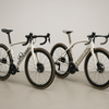 Specialized Tarmac SL8 vs Trek Madone - porównanie topowych modeli rowerów szosowych.